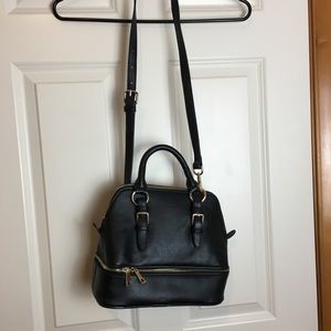 Adjustable crossbody purse